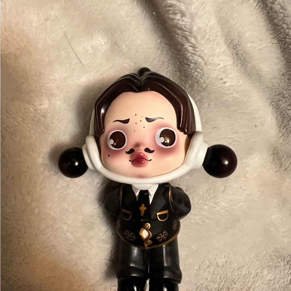 Gomez Addams skullpanda figure